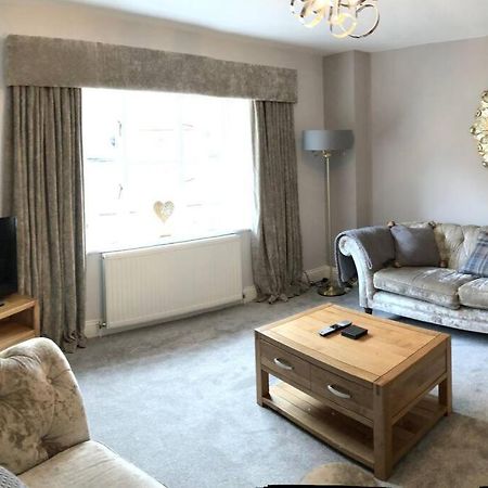 Stunning Apartment In The Heart Of Broadway Broadway  Eksteriør billede