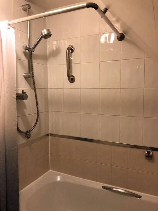 Stunning Apartment In The Heart Of Broadway Broadway  Eksteriør billede